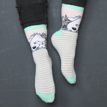 Load image into Gallery viewer, Socks - Love
