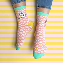 Load image into Gallery viewer, Socks - Daisy
