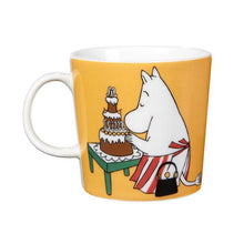 Load image into Gallery viewer, Moomin Mug - Moominmamma, Apricot NEW for 2014 back
