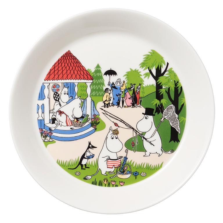 Moomin Summer Plate 2018 by Arabia - Going on vacation